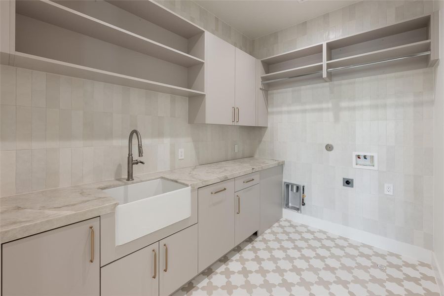 The utility room pairs generous built in storage with a dedicated sink and expansive counter space, bringing the same attention to function and finish into one of the home’s hardest working spaces. The utility room pairs generous built in storage with a dedicated sink and expansive counter space, bringing the same attention to function and finish into one of the home’s hardest working spaces.