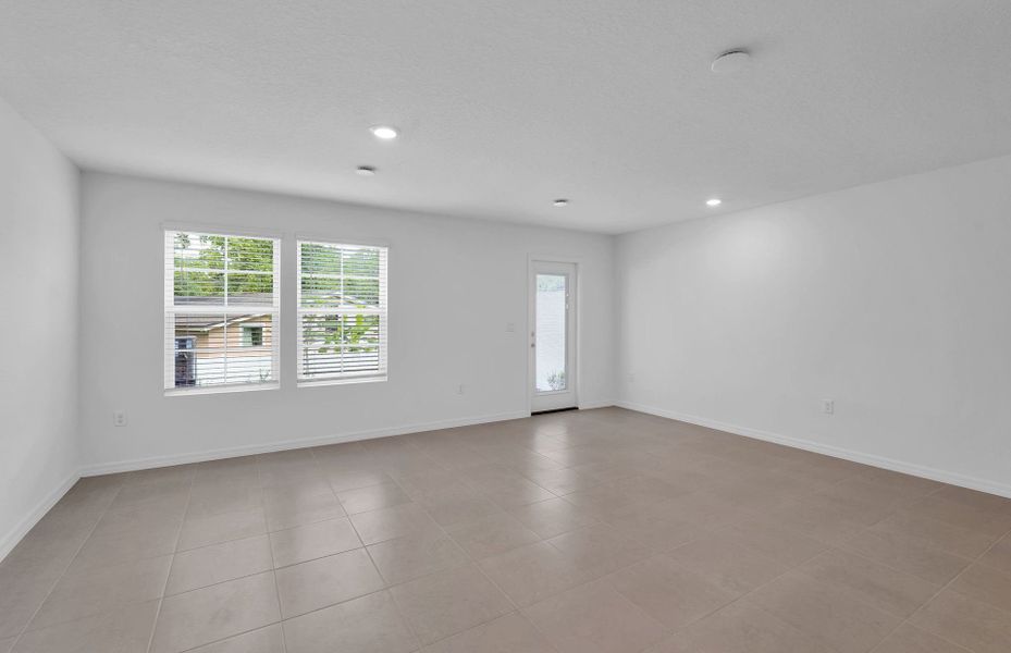 Spacious, unfurnished interior of a new home in Normandy Pines, Jacksonville (Image 16).