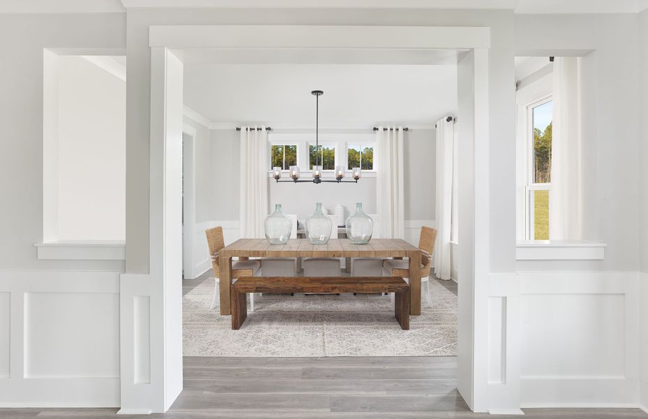 This beautiful Dining Room invites you to appreciate enjoy a meal with friends and family