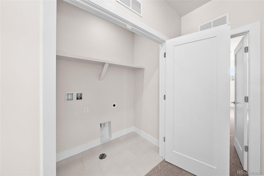 Spacious, unfurnished interior of a new home in , Littleton (Image 23).