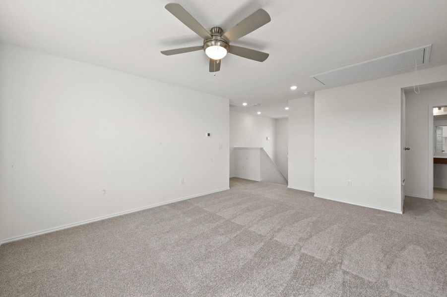 Spacious, unfurnished interior of a new home in Stoney Chase, Del Valle (Image 16).