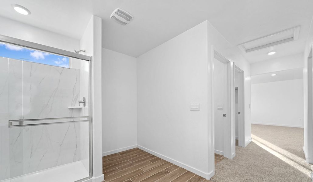 Spacious, unfurnished interior of a new home in The Oasis at Rocking K, Vail (Image 39).