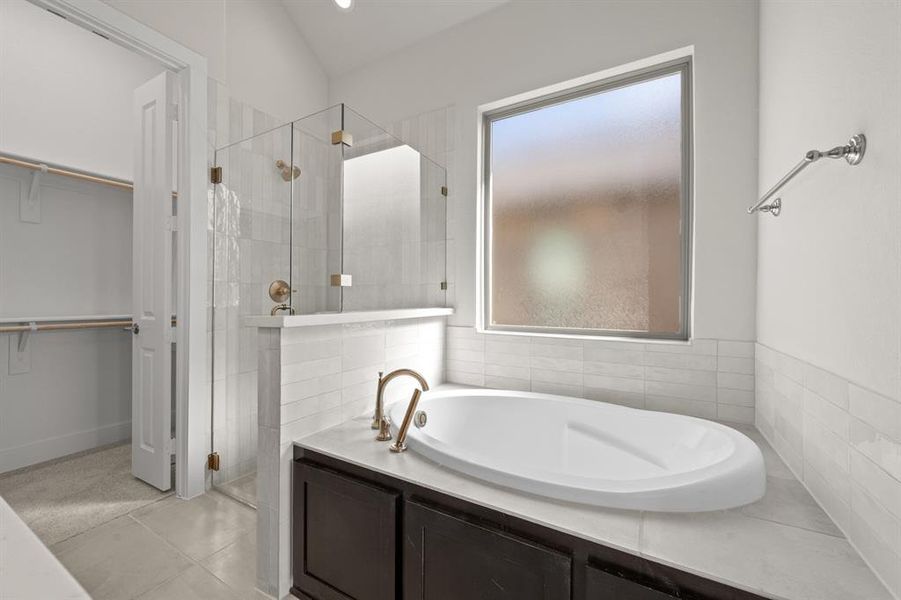 Furnished interior view inside a new home in The Retreat - Phase 1, Waxahachie (Image 18).