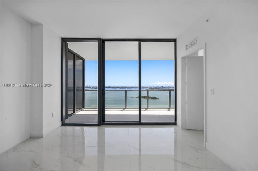 Spacious, unfurnished interior of a new home in Aria Reserve, Miami (Image 33). Spacious, unfurnished interior of a new home in Aria Reserve, Miami (Image 33).