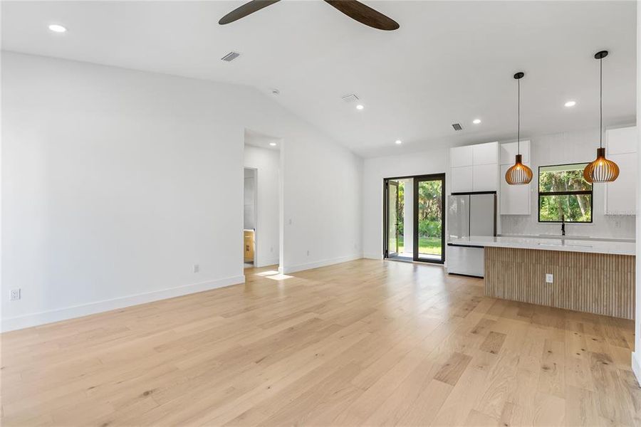 Spacious, unfurnished interior of a new home in , Port Charlotte (Image 30).