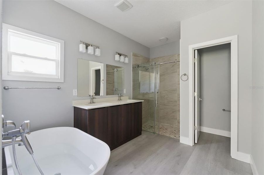 Furnished interior view inside a new home in , Davenport (Image 5).