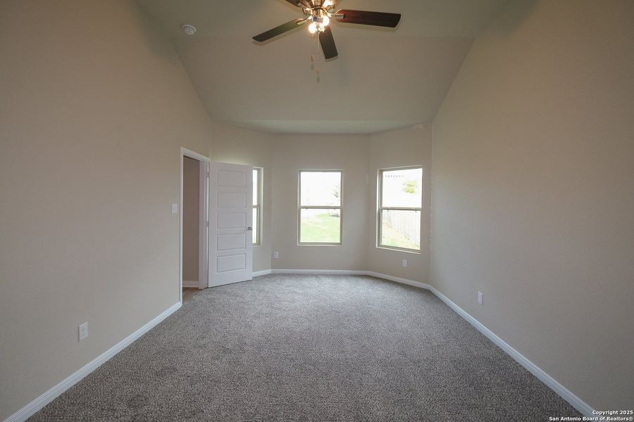 Spacious, unfurnished interior of a new home in Hunters Ranch, San Antonio (Image 32).