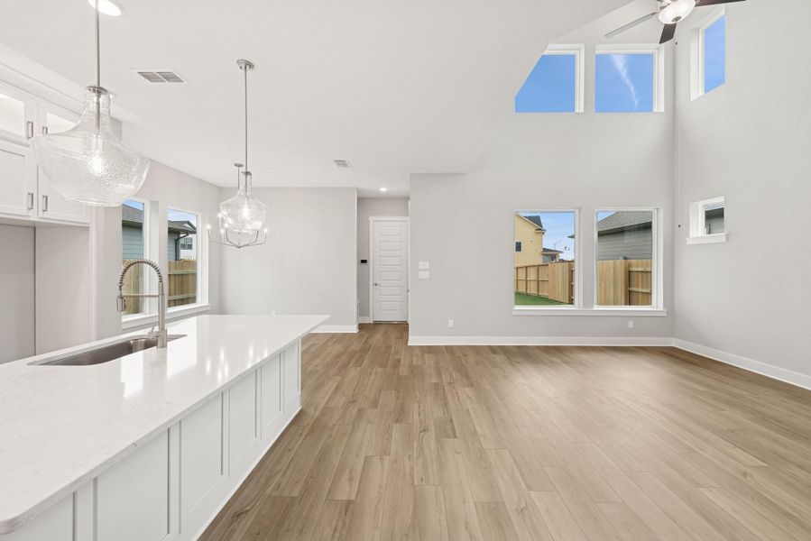 Spacious, unfurnished interior of a new home in , Katy (Image 11).