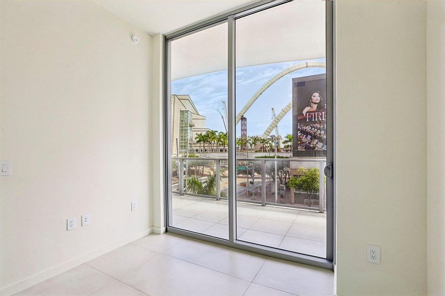 41-web-or-mls-Biscayne Blvd 201-S0409-04