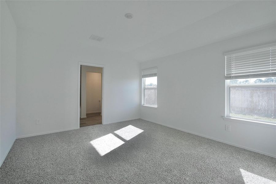 Spacious, unfurnished interior of a new home in Legacy Park, Houston (Image 19).