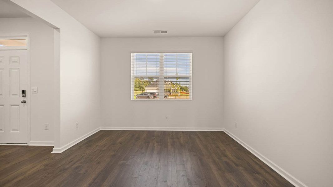Spacious, unfurnished interior of a new home in Estates at Deer Hollow, Grovetown (Image 13).