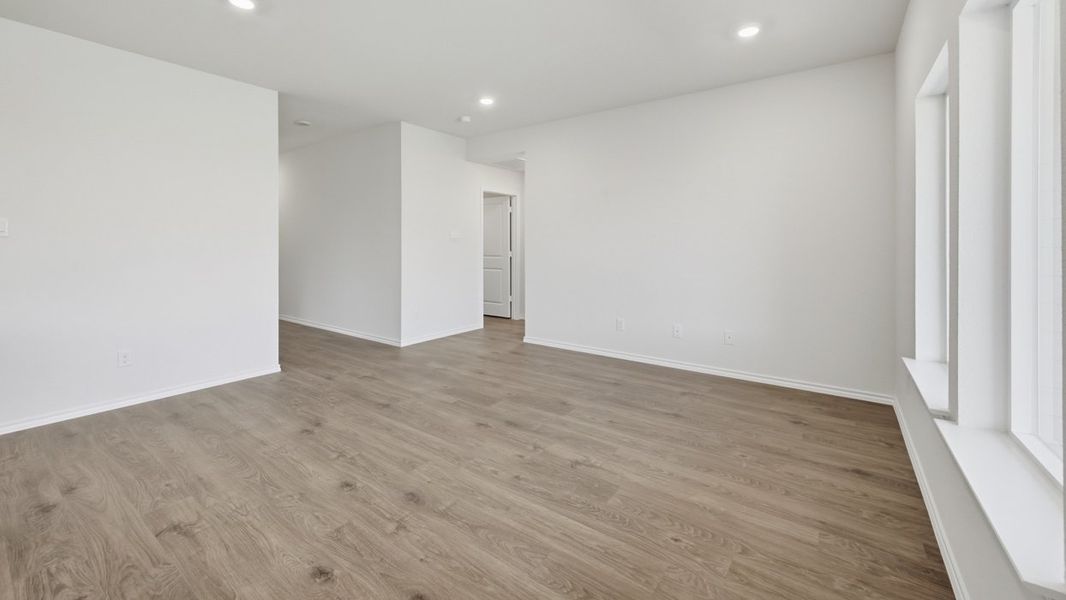 Spacious, unfurnished interior of a new home in Saddlebrook, Waxahachie (Image 26).