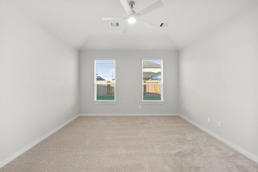 Spacious, unfurnished interior of a new home in Briarwood Crossing, Rosenberg (Image 17).