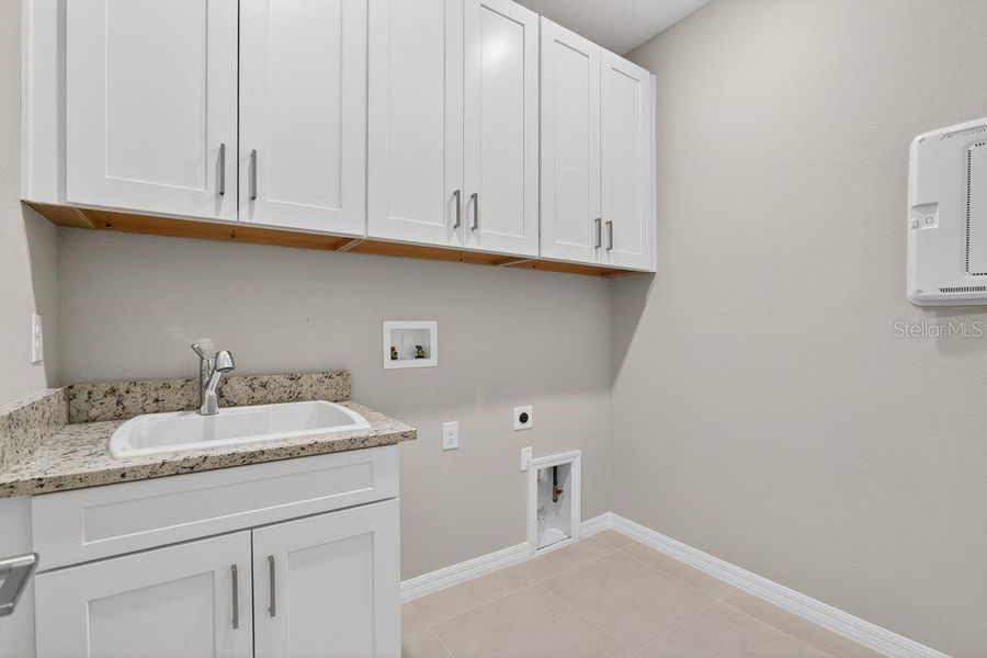 Furnished interior view inside a new home in Ardisia Park, New Smyrna Beach (Image 19).