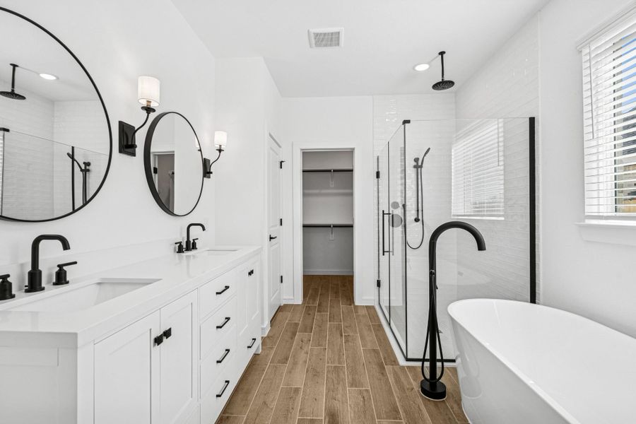 Spa-like primary bath (*Photo not of actual home and used for illustration purposes only.)