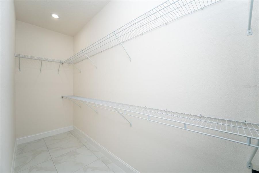 Spacious, unfurnished interior of a new home in , Deland (Image 14).