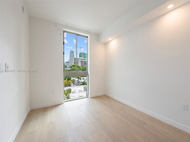 Spacious, unfurnished interior of a new home in , Miami (Image 23).