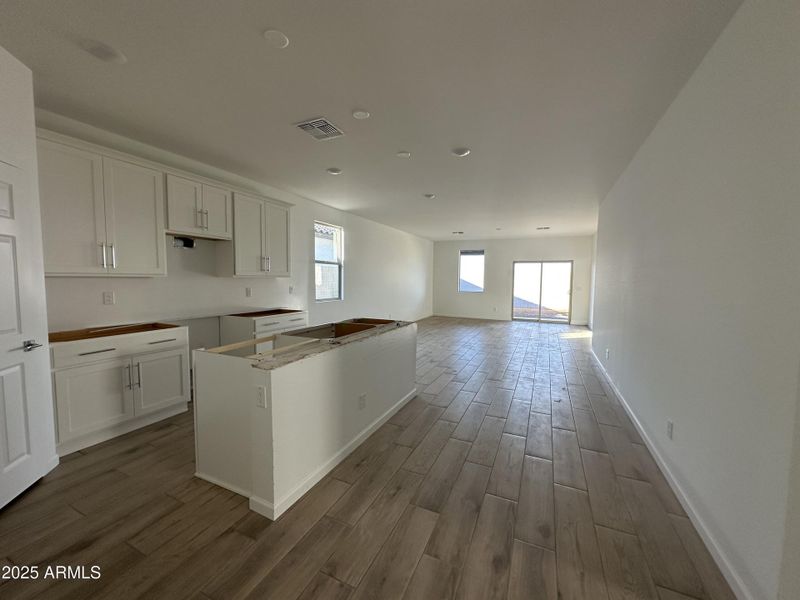 005- Kitchen 005- Kitchen