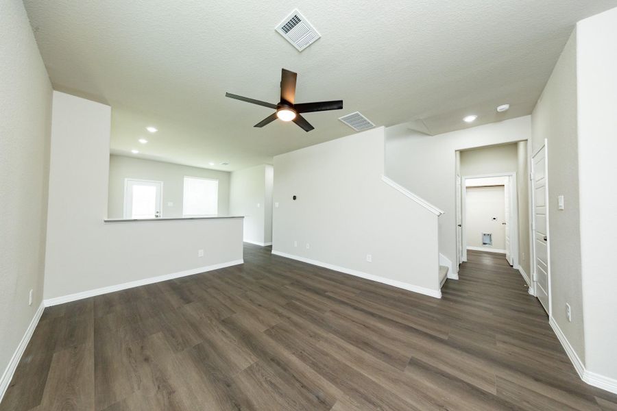 Spacious, unfurnished interior of a new home in Granger Pines, Conroe (Image 13).
