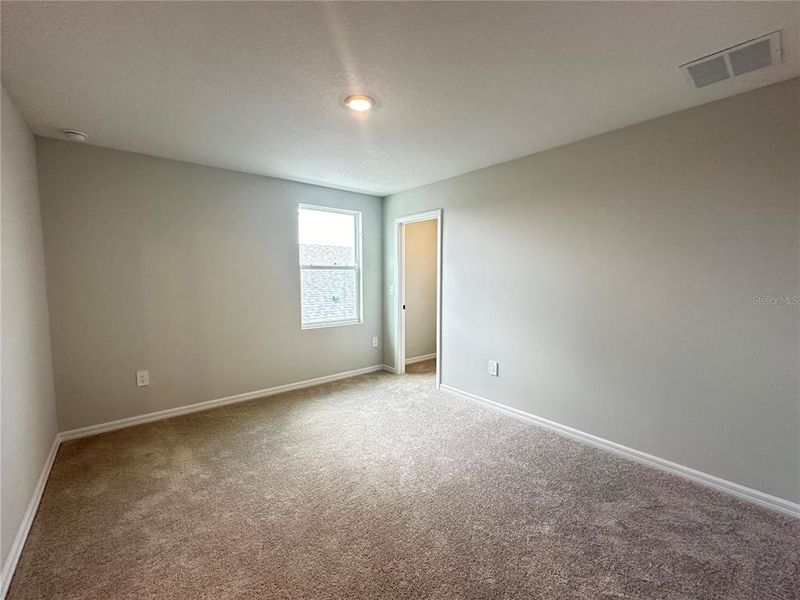 Spacious, unfurnished interior of a new home in Berry Bay, Wimauma (Image 10).
