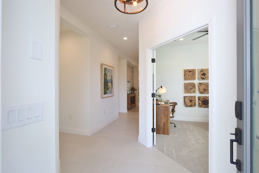 Representative furnished interior of a home built from the Dream 2 by Neal Communities in Boca Royale Golf & Country Club at Wellen Park, Englewood (Image 18).