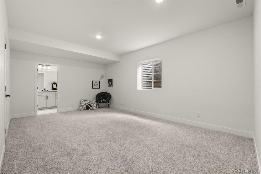 Spacious, unfurnished interior of a new home in Wolf Ranch - Enclave Collection, Colorado Springs (Image 35).