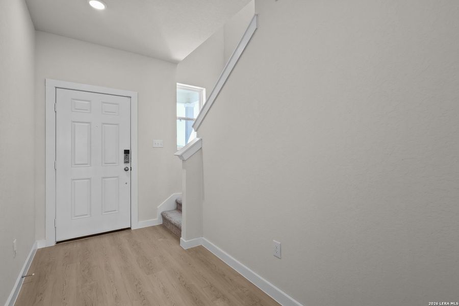 Spacious, unfurnished interior of a new home in Summerlin, San Antonio (Image 31).