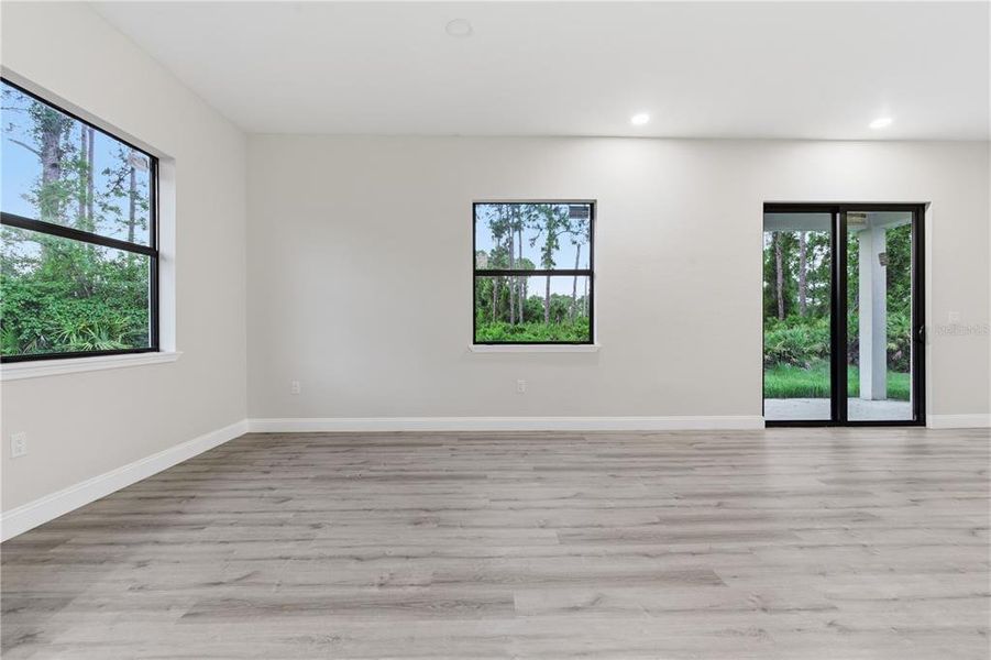 Spacious, unfurnished interior of a new home in , Lehigh Acres (Image 31).