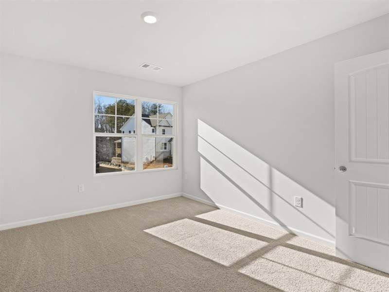 Spacious, unfurnished interior of a new home in Falcon Landing, Gainesville (Image 19).