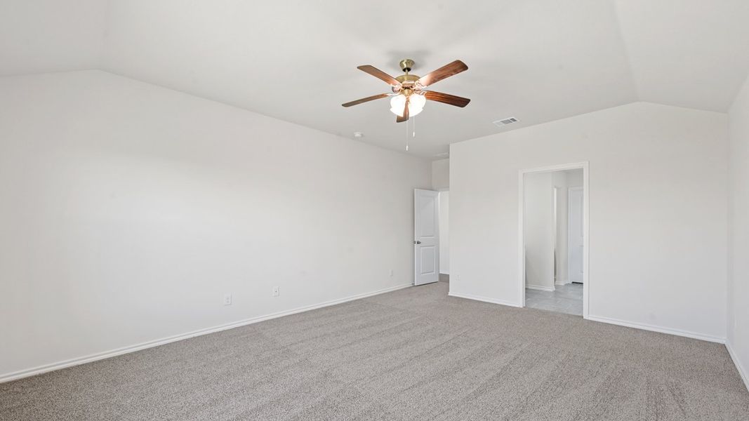 Spacious, unfurnished interior of a new home in Saddlebrook, Waxahachie (Image 25).