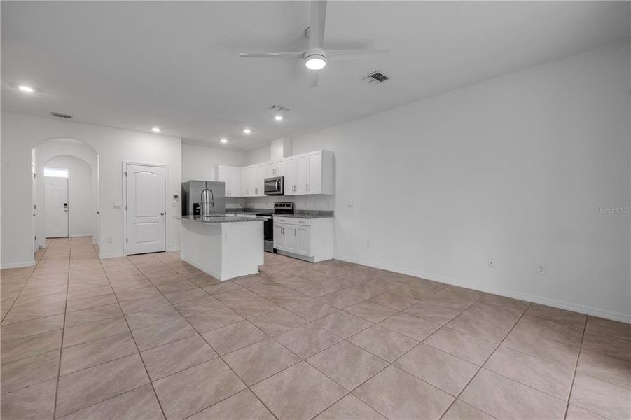 Spacious, unfurnished interior of a new home in , Daytona Beach (Image 39). Spacious, unfurnished interior of a new home in , Daytona Beach (Image 39).