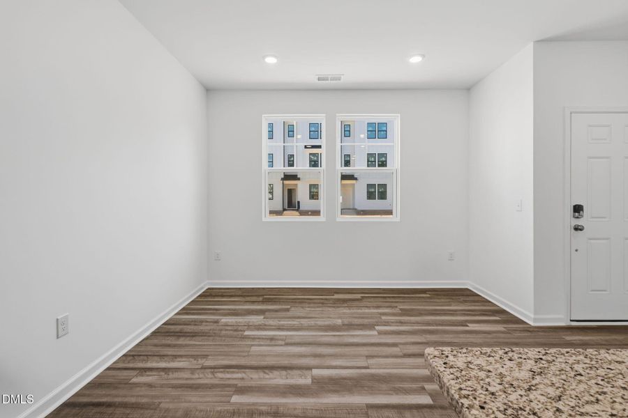 SUN_ElmGrove_Pic_Jackson_QMI_25_Foyer_1o