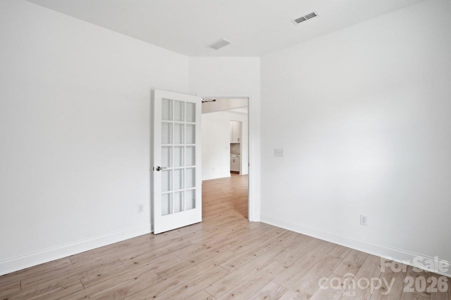 Spacious, unfurnished interior of a new home in Forest Creek, Waxhaw (Image 27).