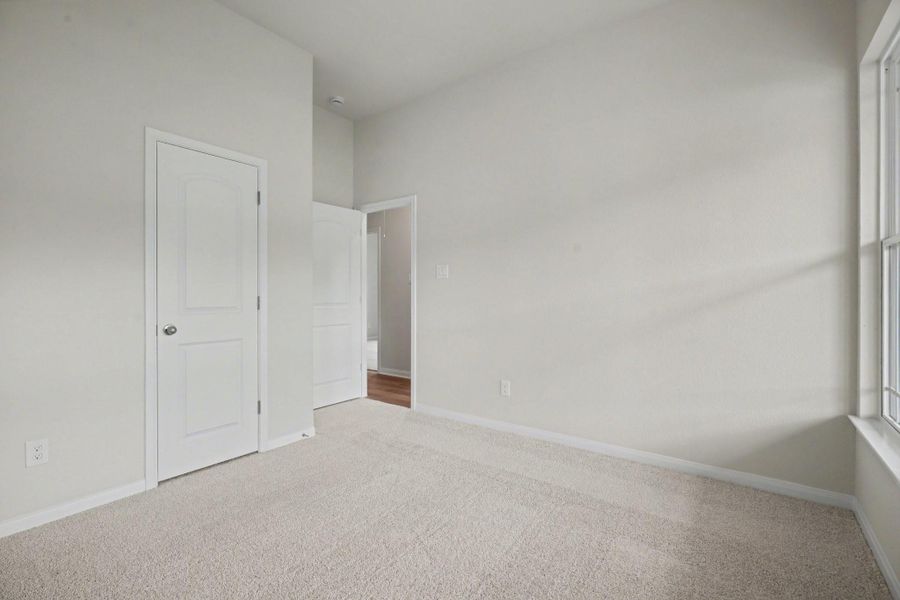 Spacious, unfurnished interior of a new home in Encino Estates, Dayton (Image 22).