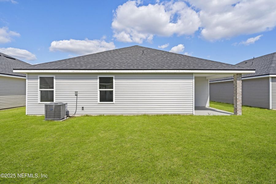 Exterior details and patio area of a home in Summerglen, Jacksonville (Image 21).