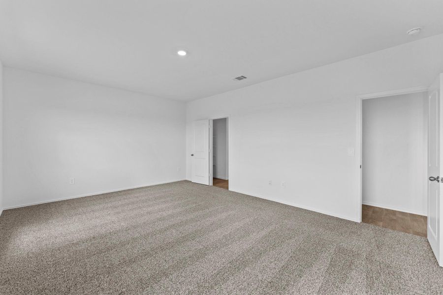 Spacious, unfurnished interior of a new home in Durango, Mustang Ridge (Image 18).