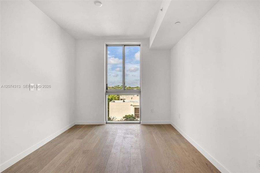 Spacious, unfurnished interior of a new home in , Miami (Image 25).
