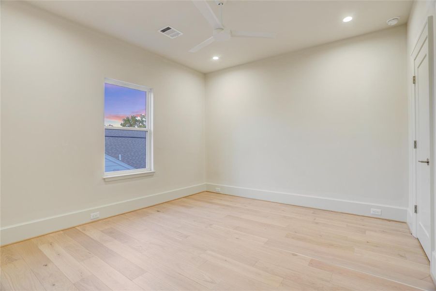 Spacious, unfurnished interior of a new home in , Houston (Image 27).