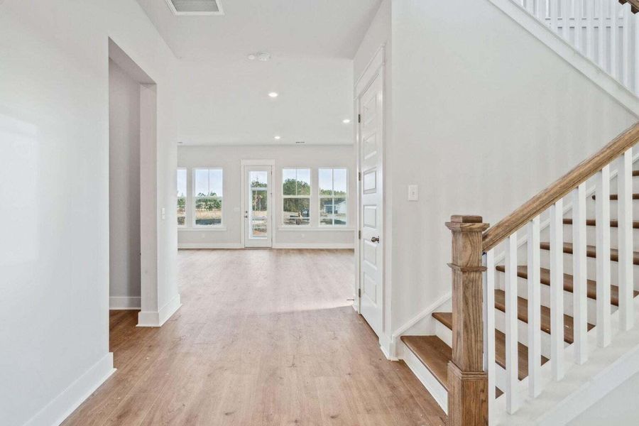 Spacious, unfurnished interior of a new home in Carnes Crossroads, Summerville (Image 7).
