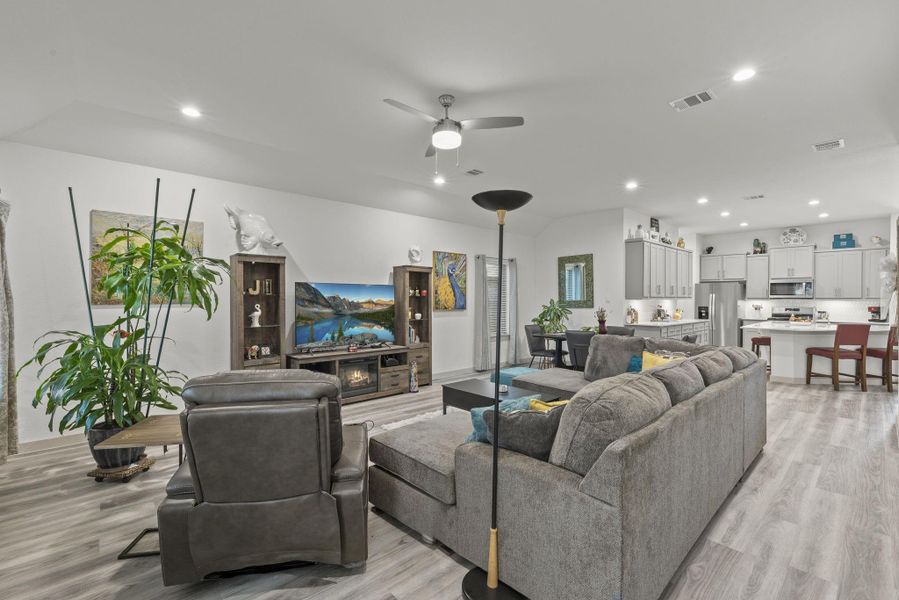 Furnished interior view inside a new home in Westwood, League City (Image 26). Furnished interior view inside a new home in Westwood, League City (Image 26).