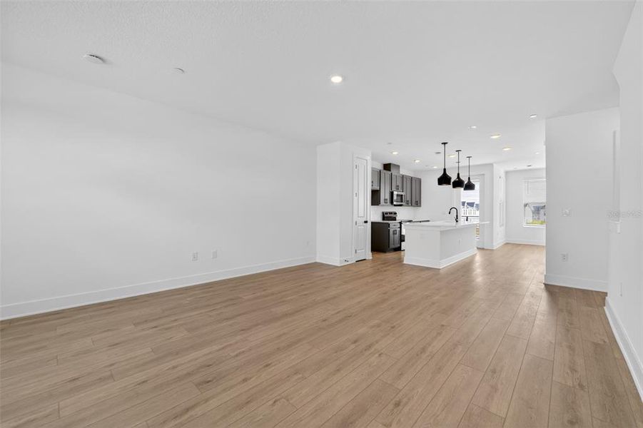 Spacious, unfurnished interior of a new home in , Winter Garden (Image 17).