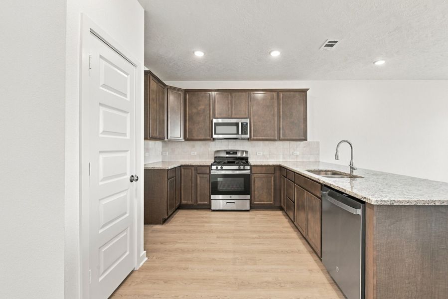 Furnished interior view inside a new home in Arrowhead Farms, Caldwell (Image 4).