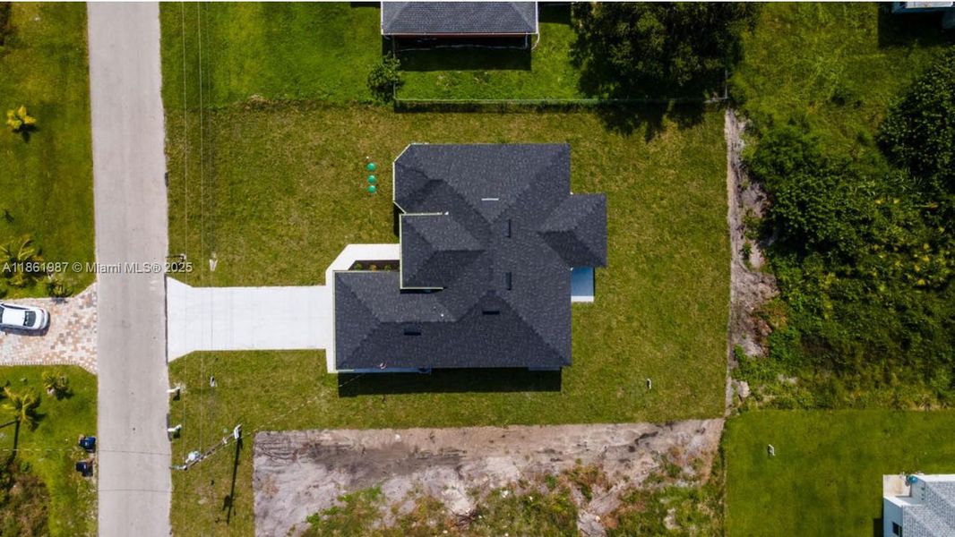 Image 32 of a home in . Image 32 of a home in .