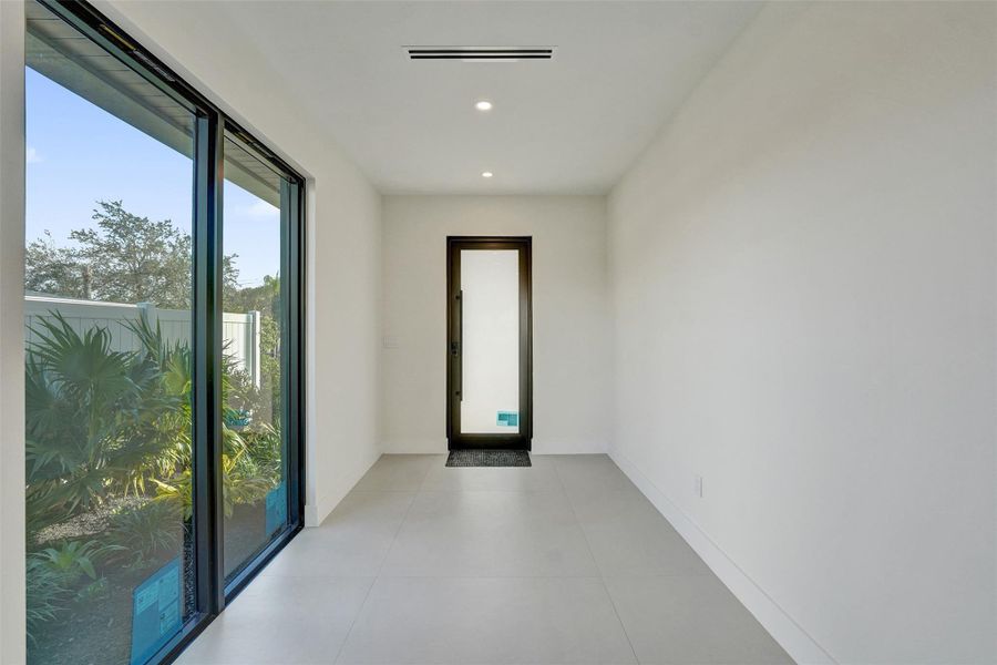 Spacious, unfurnished interior of a new home in , Fort Lauderdale (Image 23). Spacious, unfurnished interior of a new home in , Fort Lauderdale (Image 23).