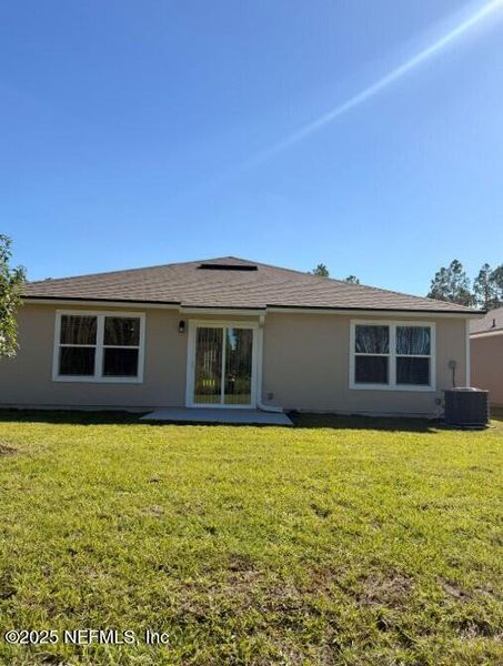 Exterior details and patio area of a home in Copes Landing, Jacksonville (Image 3).
