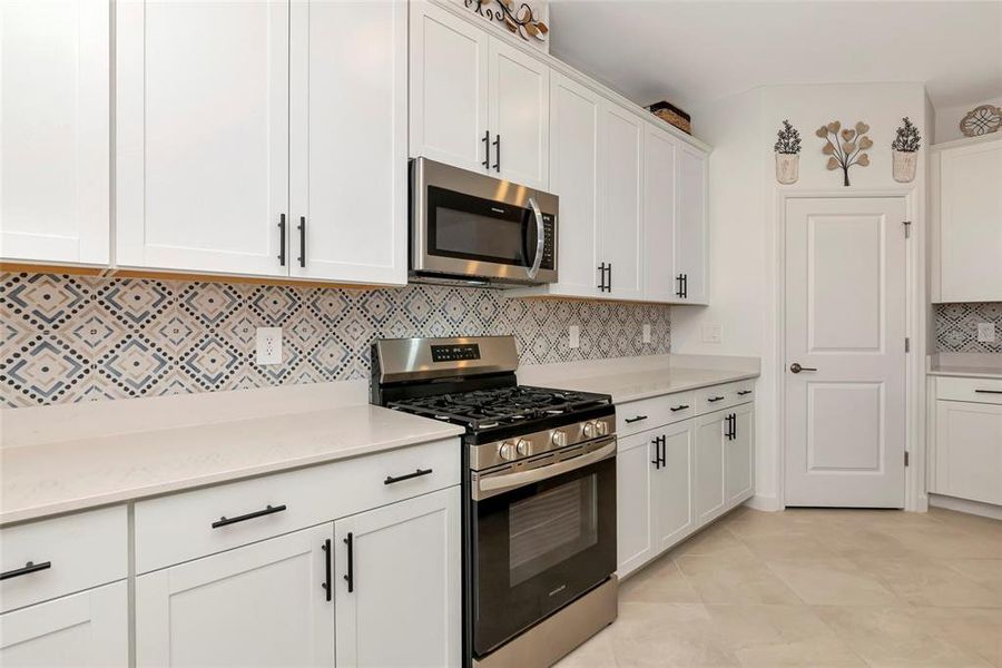 Furnished interior view inside a new home in Lorraine Lakes at Lakewood Ranch, Lakewood Ranch (Image 10).