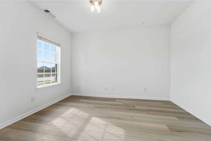 Spacious, unfurnished interior of a new home in Saddlebrook Estates, Waxahachie (Image 47). Spacious, unfurnished interior of a new home in Saddlebrook Estates, Waxahachie (Image 47).