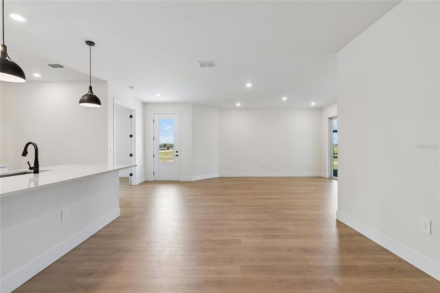 Spacious, unfurnished interior of a new home in Gracewater at Sarasota, Sarasota (Image 18).
