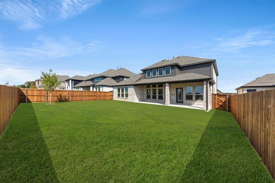 Exterior details and patio area of a home in Brookfield, Melissa (Image 17).