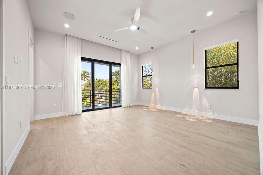 Spacious, unfurnished interior of a new home in , Fort Lauderdale (Image 48).
